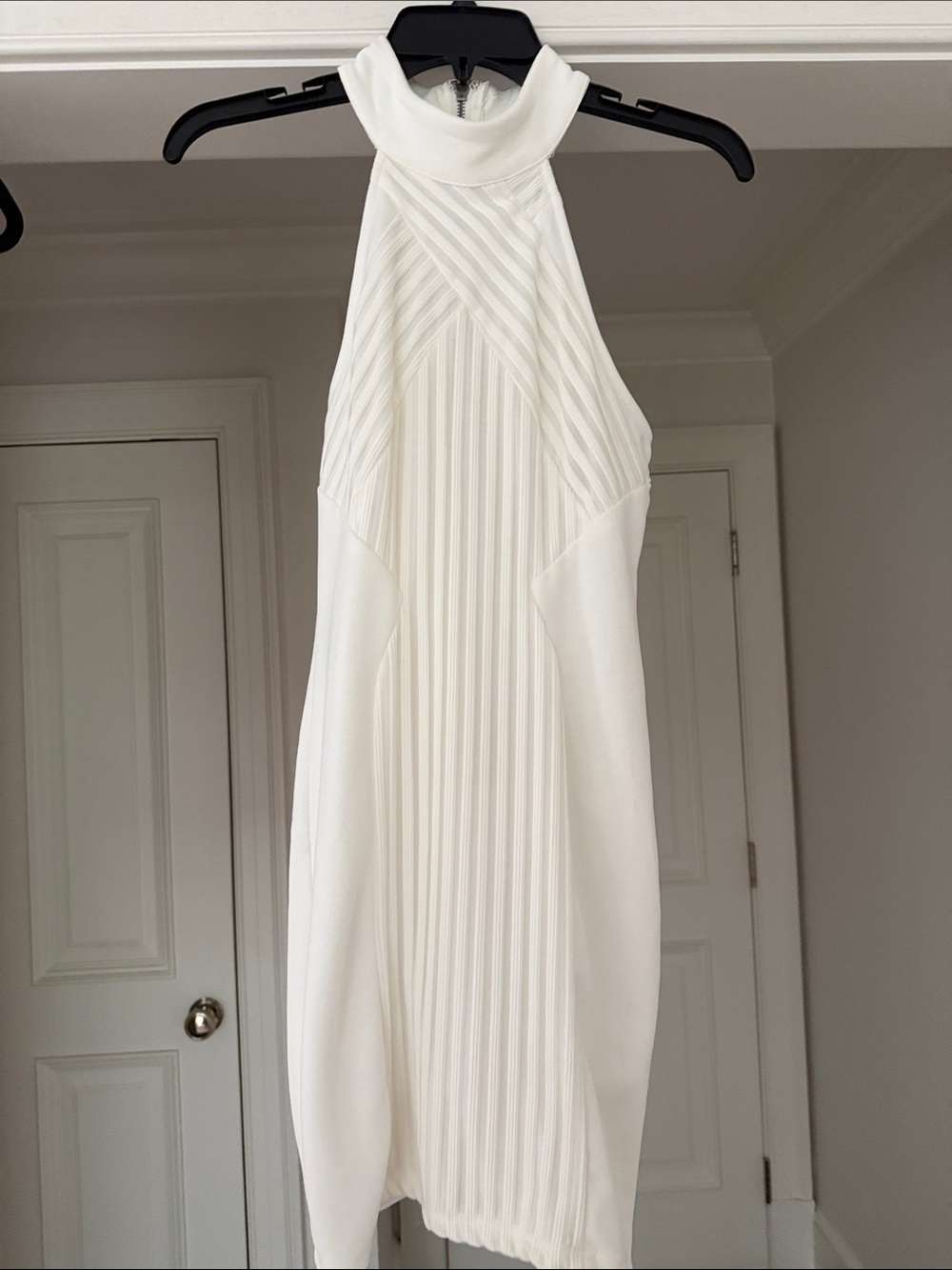 Rumor Sleeveless creamy White Pleated Halter Neck Dress